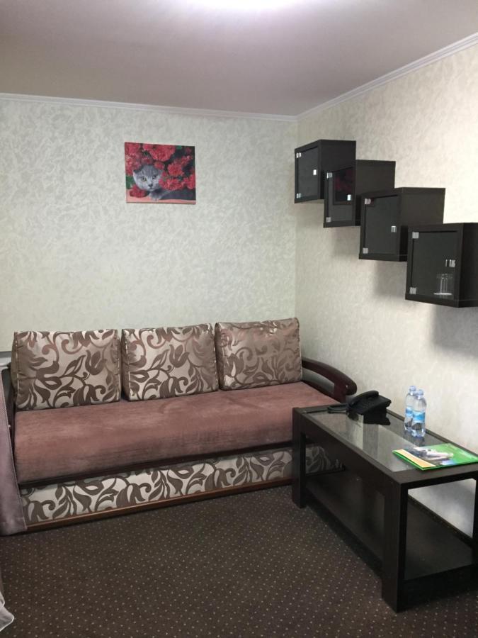 Hotel Tourist Rivne Exterior foto