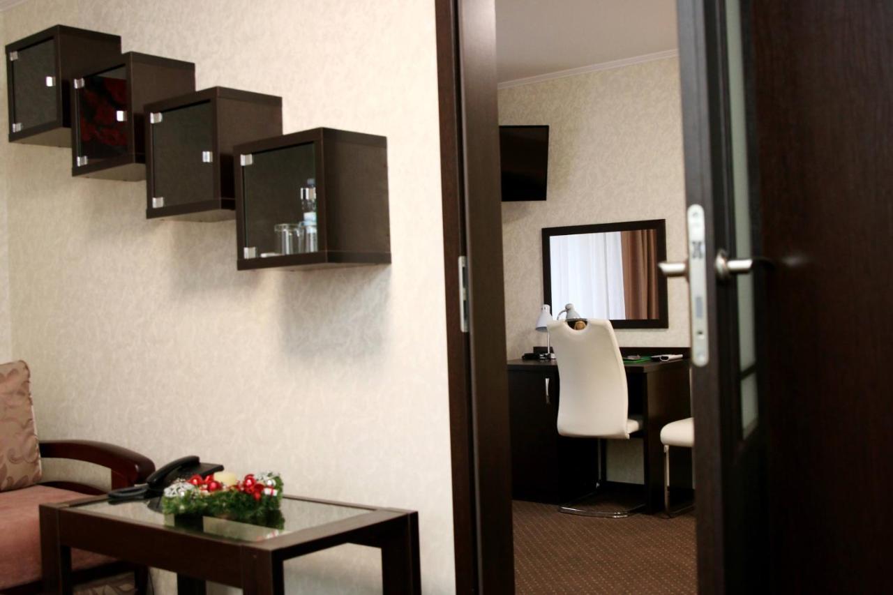 Hotel Tourist Rivne Exterior foto