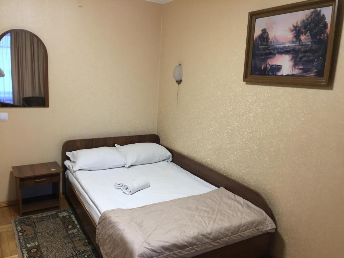 Hotel Tourist Rivne Exterior foto