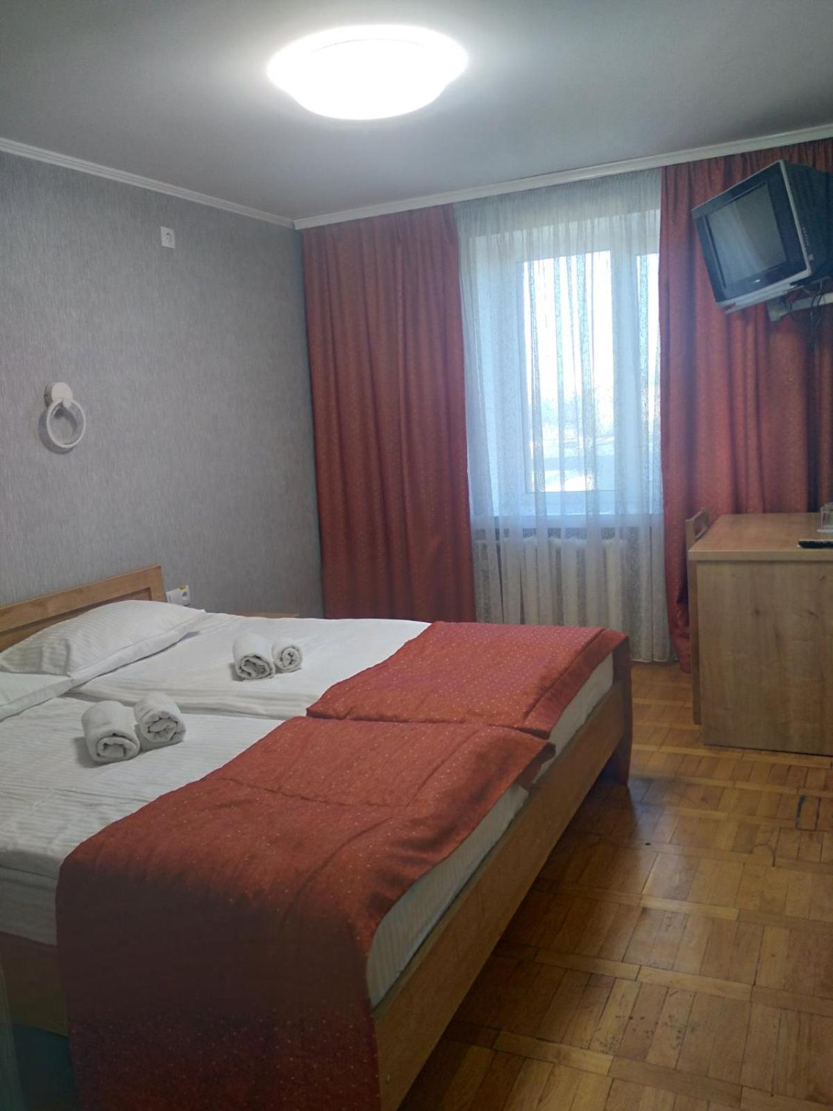 Hotel Tourist Rivne Exterior foto