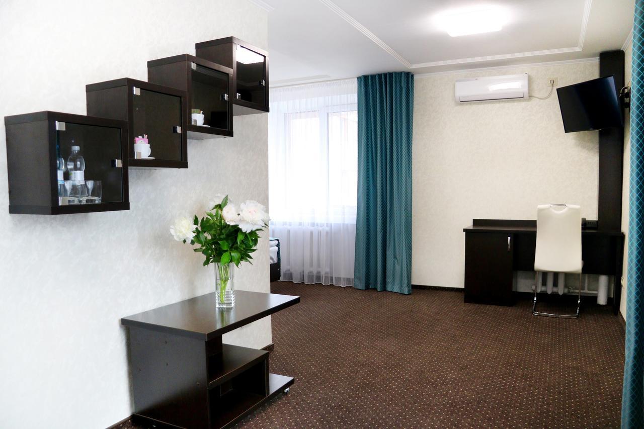 Hotel Tourist Rivne Exterior foto
